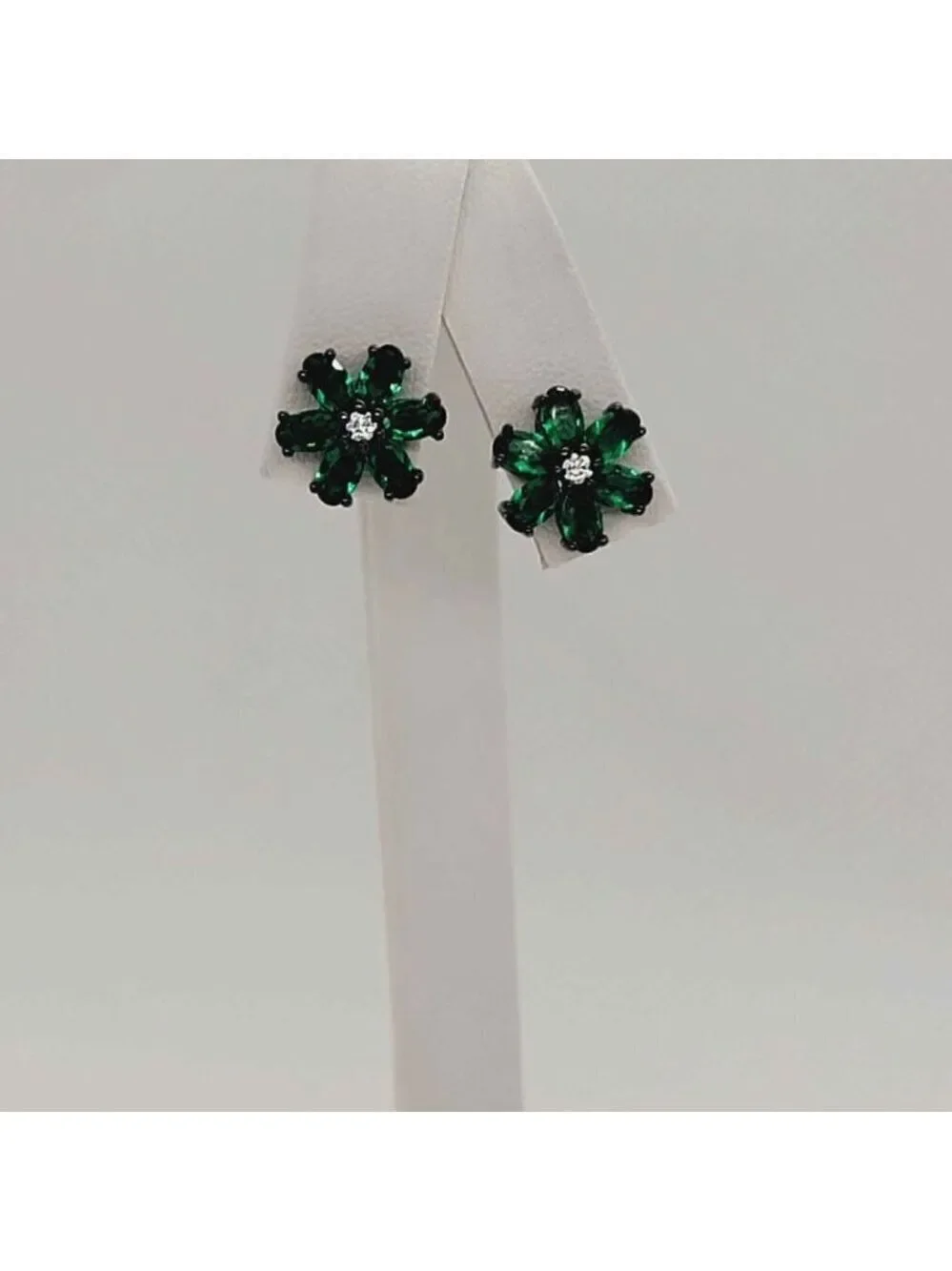 Brand New Sterling Silver 925 green gem earrings